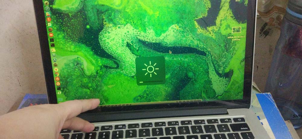 MacBook Pro笔记本怎么调节屏幕亮度?