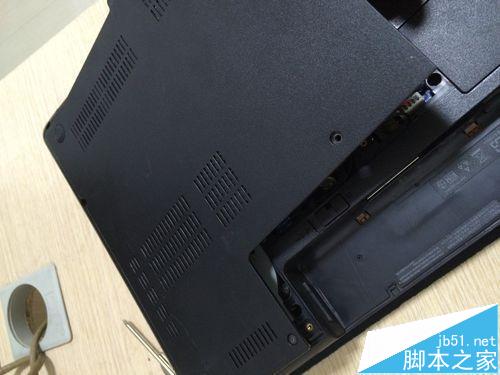 ThinkPad E430笔记本怎么拆机清灰?