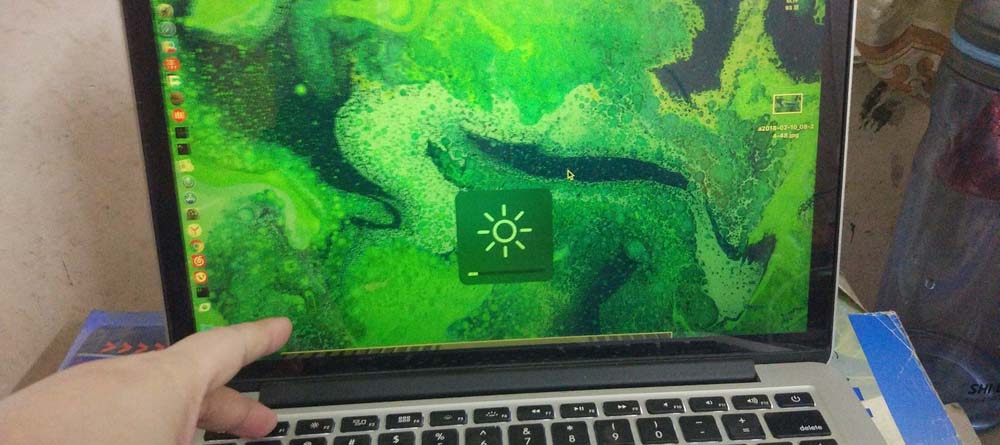 MacBook Pro笔记本怎么调节屏幕亮度?