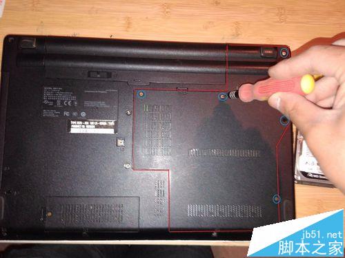 thinkpad e40笔记本怎么拆机更换硬盘?