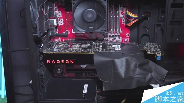 AMD Radeon VEGA显卡实物全球首曝:尾部一小块电路板